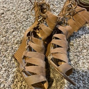 Womens heels size 8 very nice only wore a couple hours for en event.